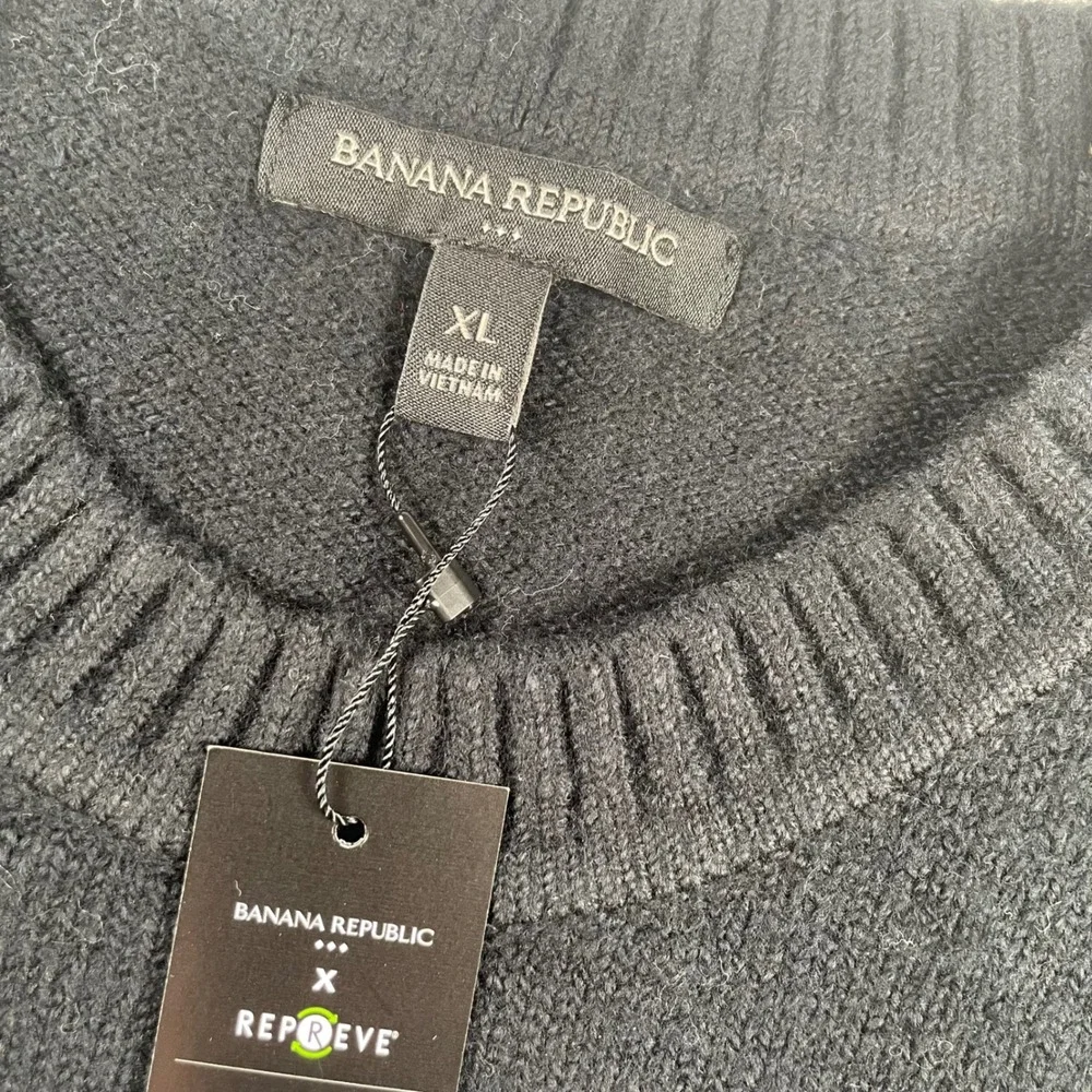 Banana‎ Republic Mens XL Sweater Black Gray Striped Cotton Blend Crew Neck
